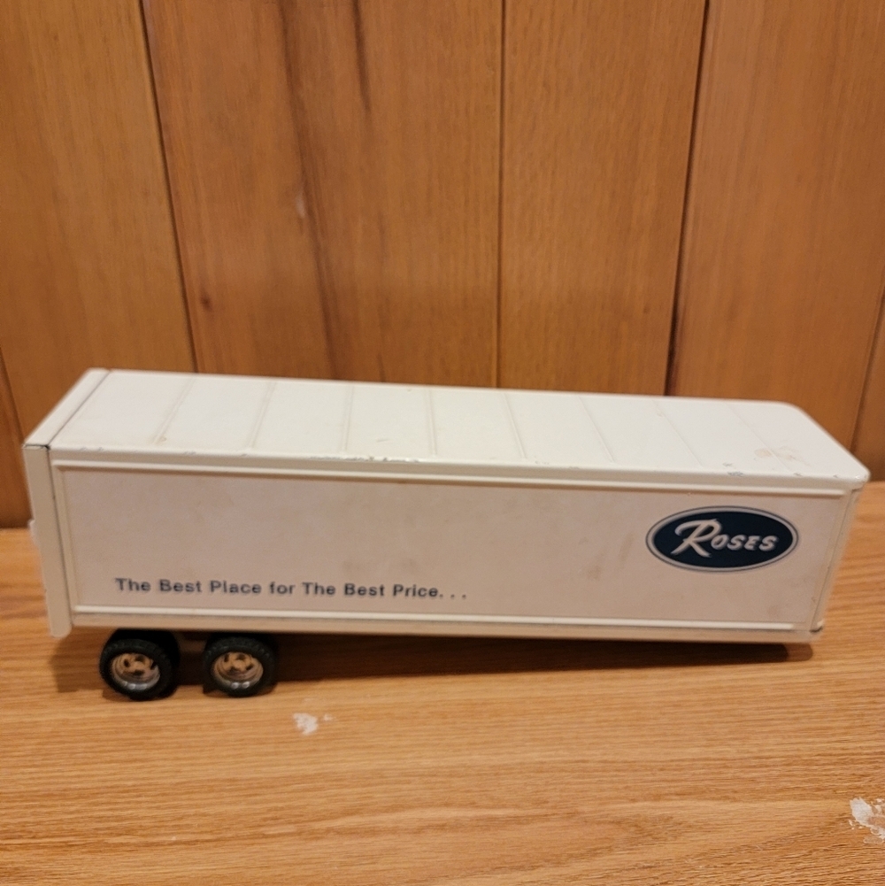 Vintage toy 14” Roses Department Store Trailer Made by Ertl